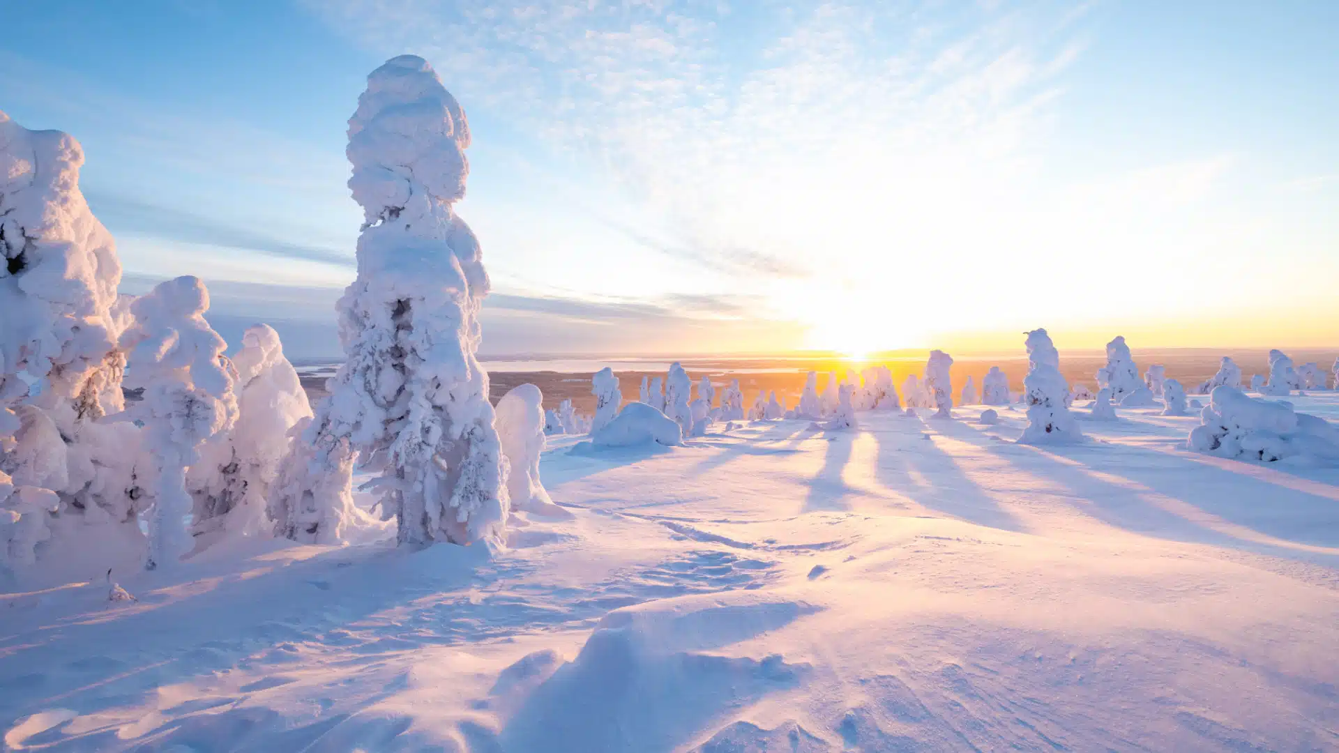 Solnedgång i ett snötäckt Sälen